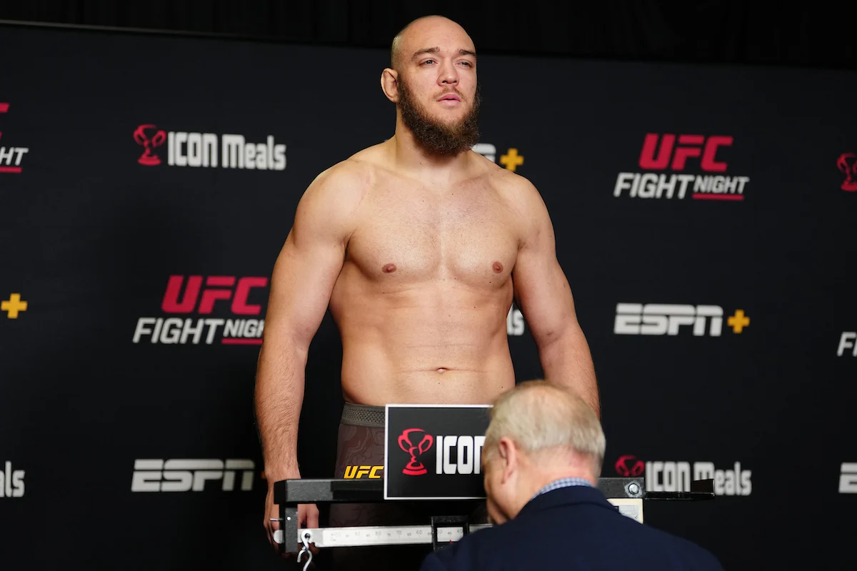 Valter Walker bate peso e lidera Brasil no UFC Abu Dhabi; luta principal é confirmada