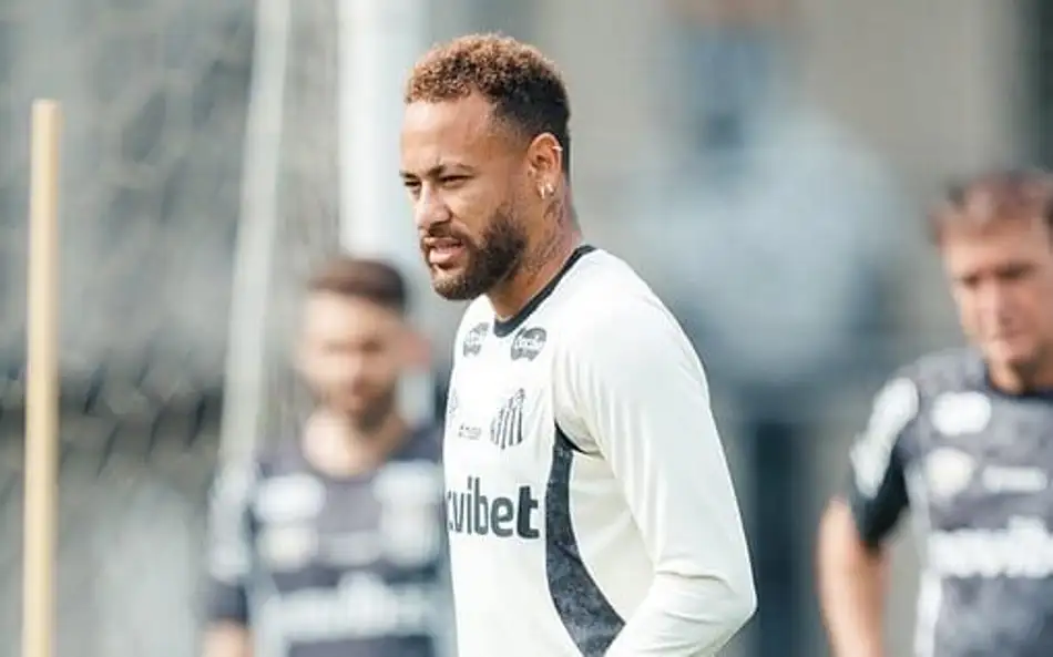 Neymar reforça o Santos após Copa do Mundo frustrada em busca de vingança contra a Chapecoense