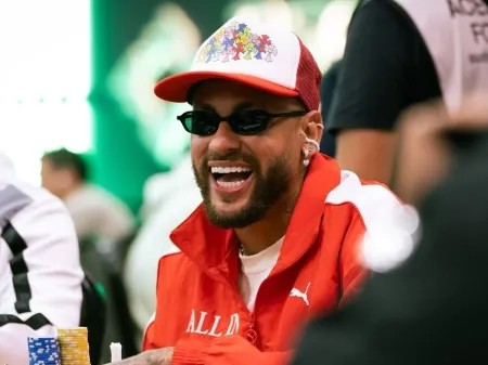 Neymar vai a torneio de poker em noite de jogo do Santos pela Sul-Americana
