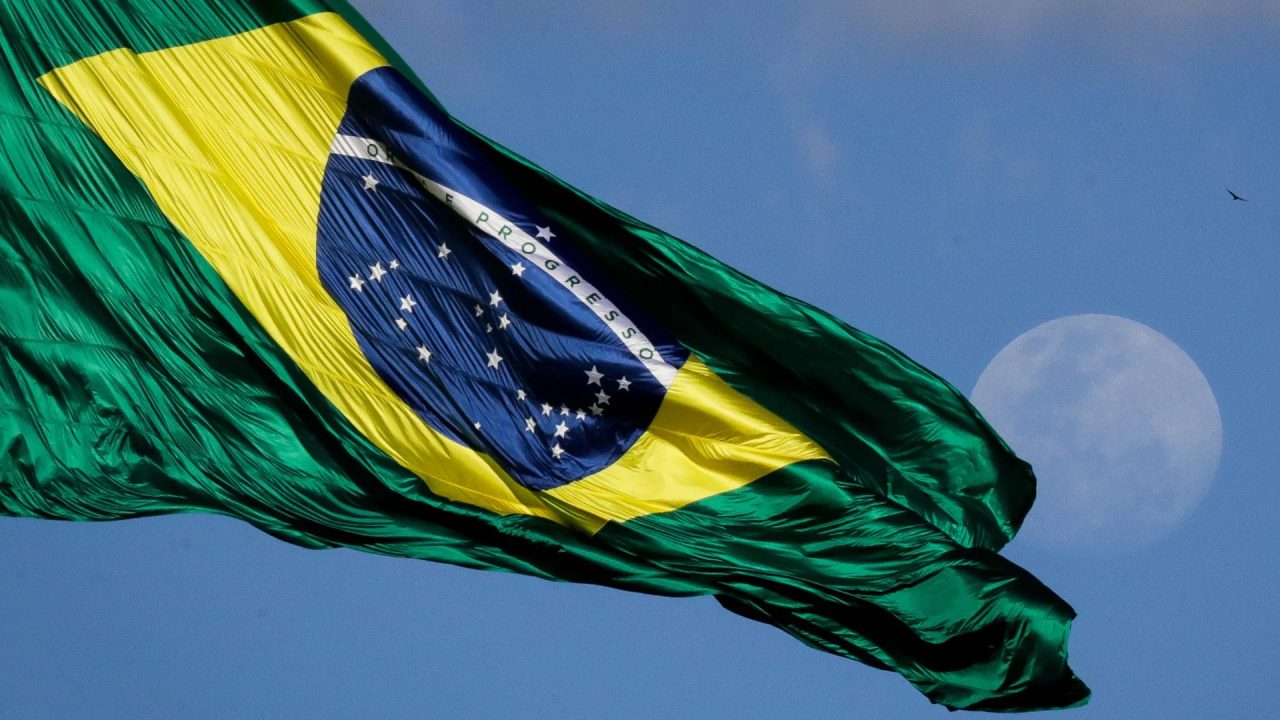 Brasil crescerá 2,4% em 2026 e dívida se aproxima de 100% do PIB