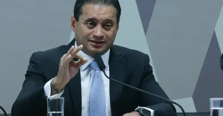 INSS: Alvo da PF, Weverton Rocha pede reação do Senado a vazamentos