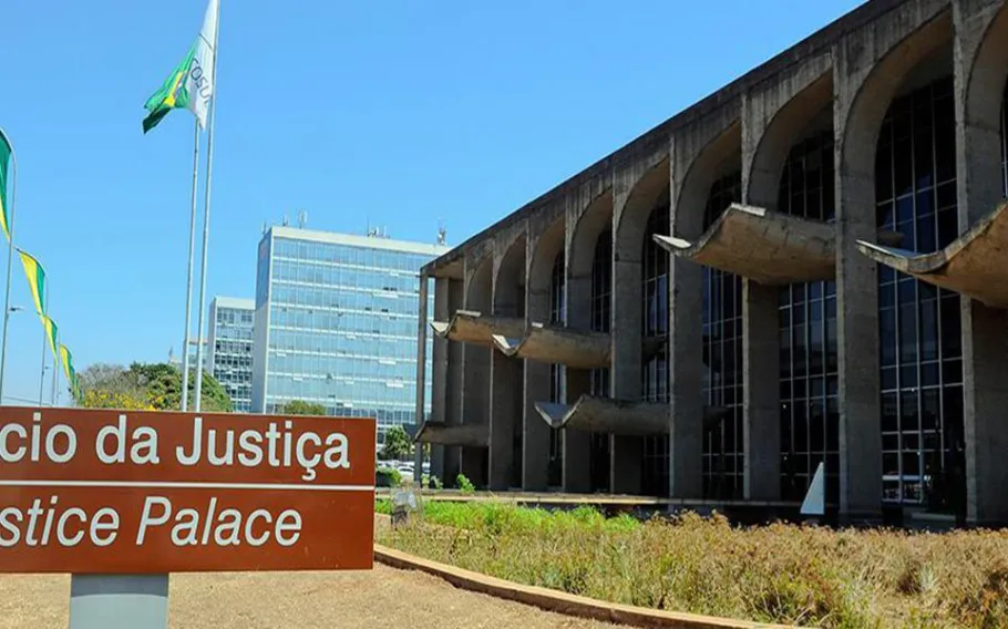 Governo Lula debate regulamentação de acesso a dados de anúncios de big techs