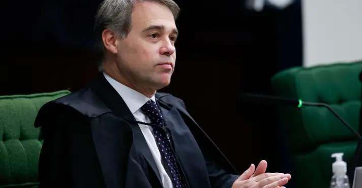 Gilmar e Dino apertam o cerco contra Mendonça