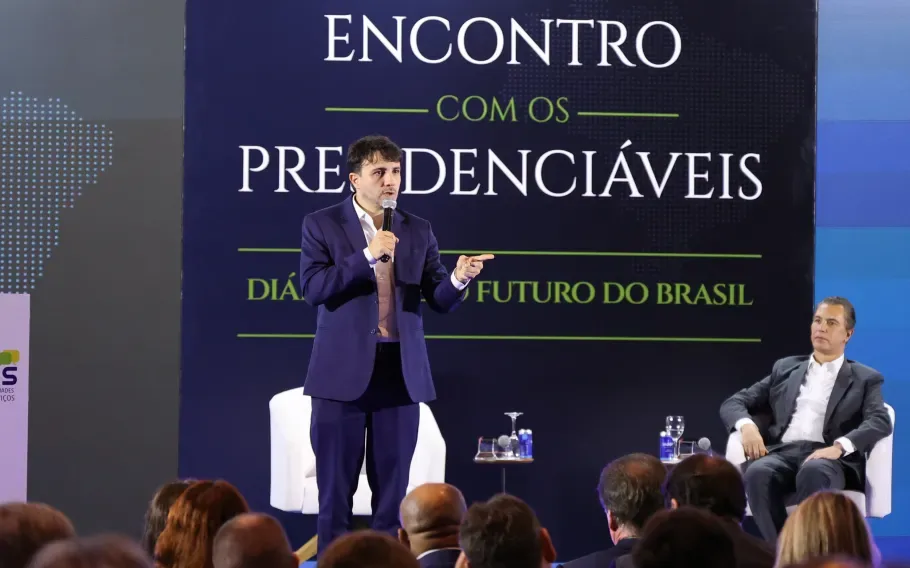 Renan Santos diz que Record o excluiu de debates e sabatinas