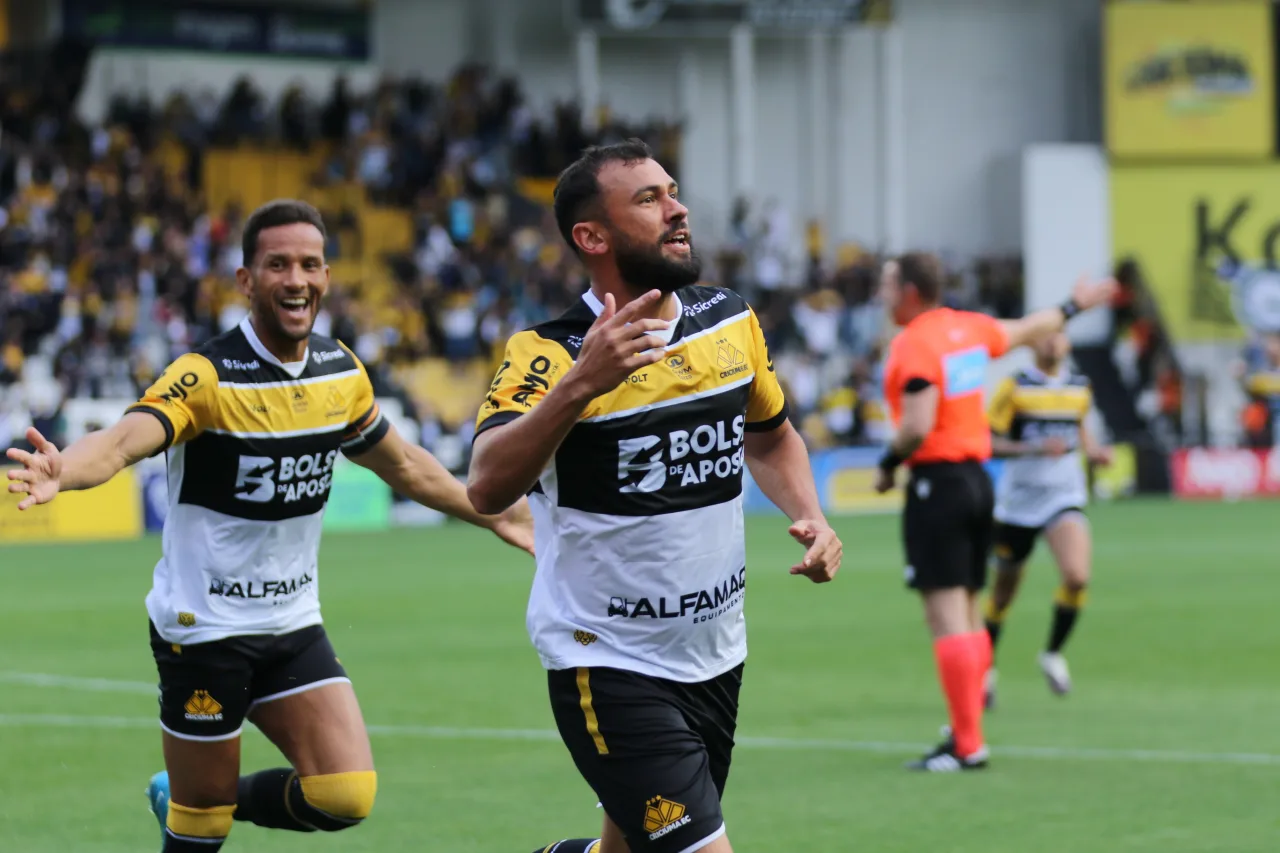 Criciúma vence Goiás em casa e segue na liderança do Brasileirão Série B