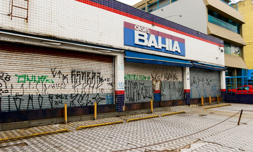 Justiça suspende demissões em massa de trabalhadores das Casas Bahia