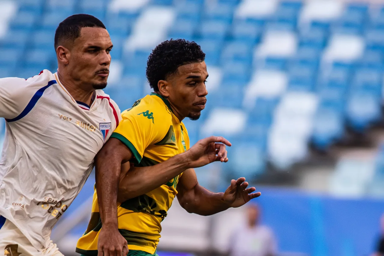Com um a menos, Fortaleza sustenta empate com o Cuiabá e sobe para terceiro na Série B