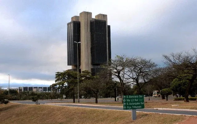 Mercado reduz estimativa de inflação pela 6ª semana, mas vê PIB menor em 2026 e 2027