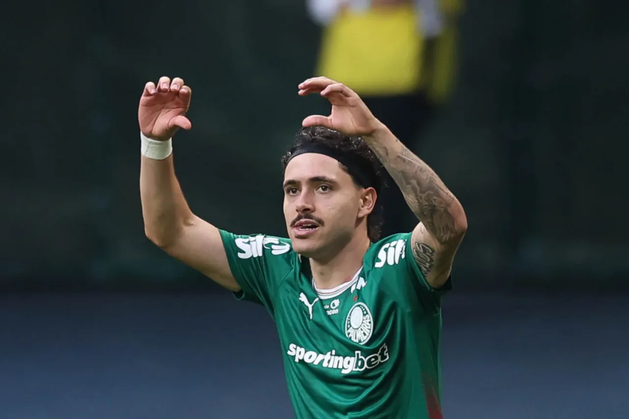 Palmeiras domina no segundo tempo, faz 3 a 0 e encaminha classificação