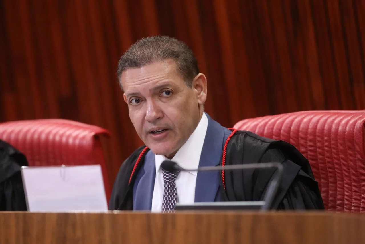 Nunes Marques determina restabelecimento da filiação de Flávio ao PL e exclusão do vínculo com o Missão