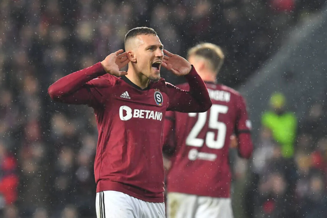 Lyon sofre virada do Sparta Praga no jogo de ida das qualificatórias da Champions