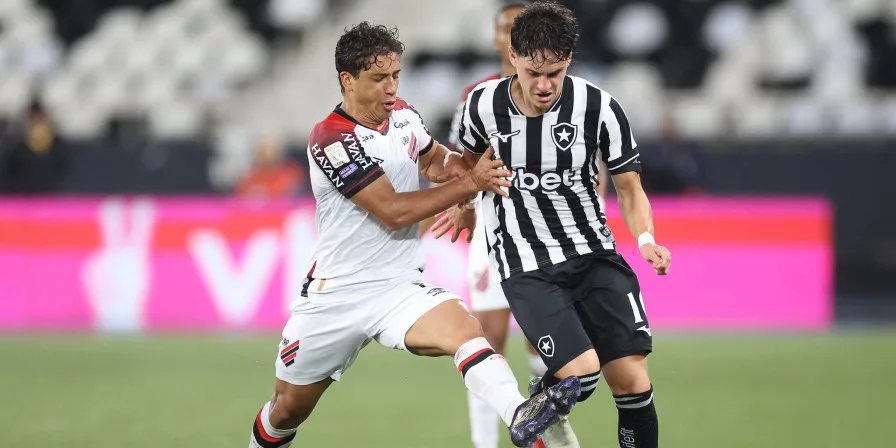 Athetico-PR vence o Botafogo fora de casa e cola na vice-liderança do Brasileirão