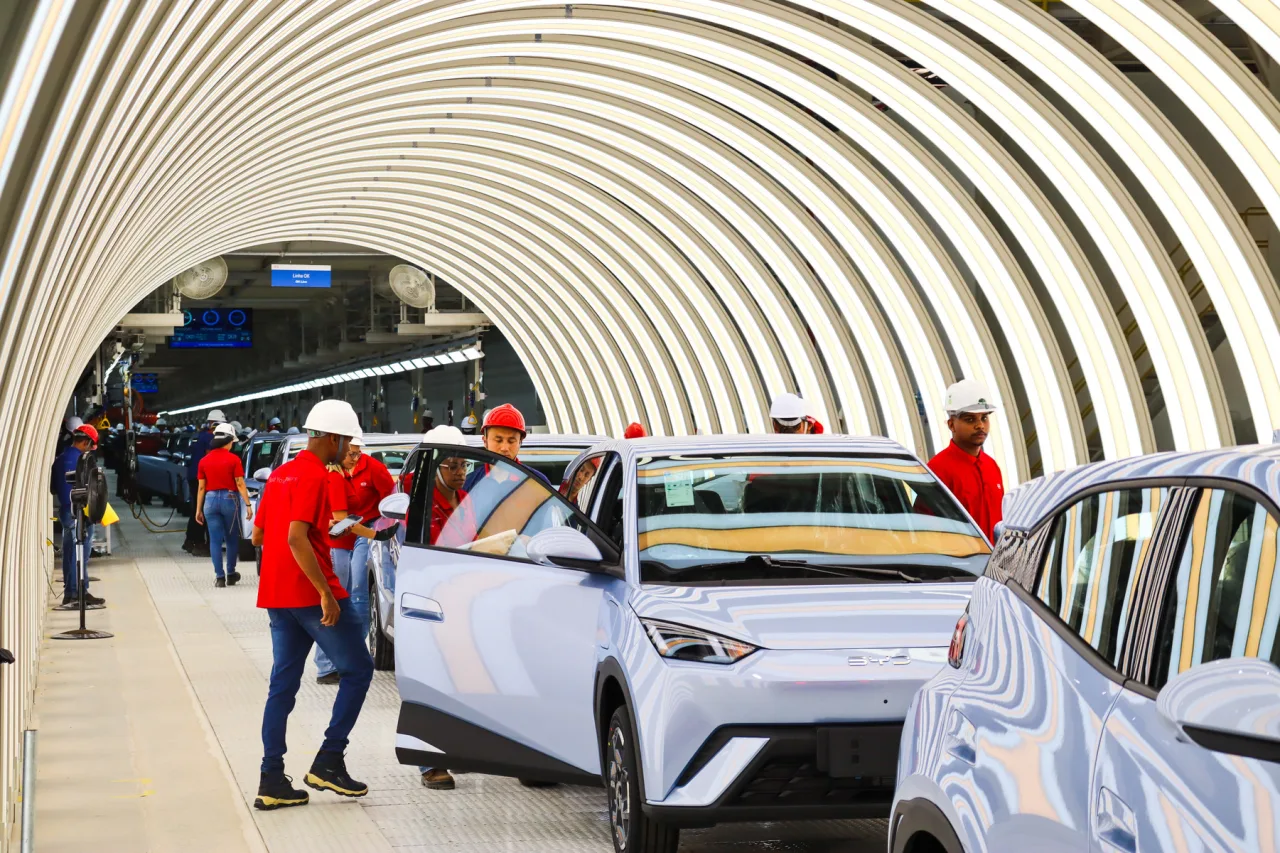 Chinesas aproveitam estruturas de rivais e avançam na produção de carros made in Brazil