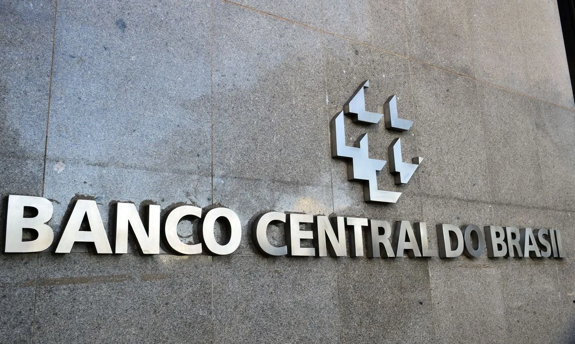 Copom baixa taxa Selic para 14% ao ano após novo corte de 0,25%