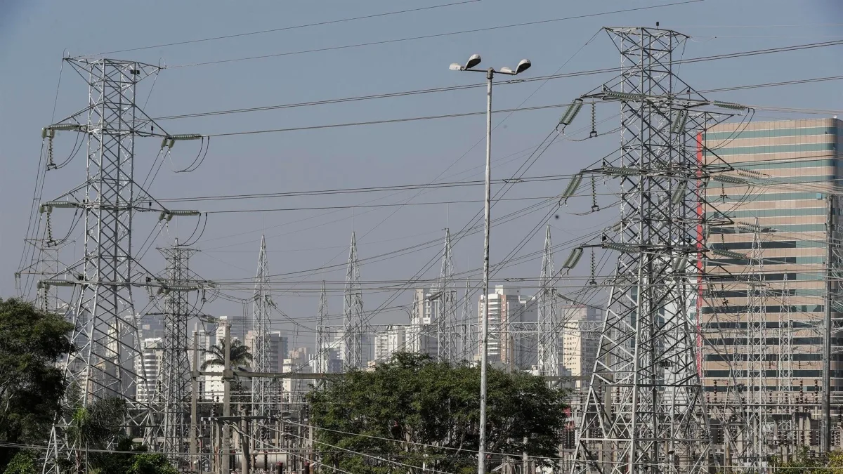 Contas de luz e esgoto disparam em julho e pressionam inflação