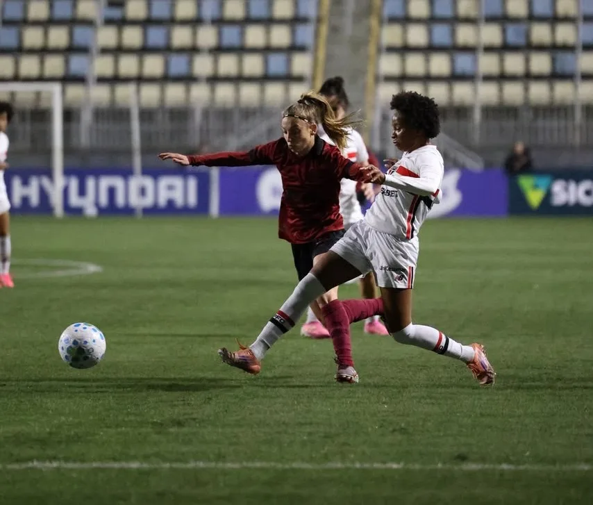 São Paulo vence Bragantino e fica a dois pontos do Palmeiras no Brasileiro feminino
