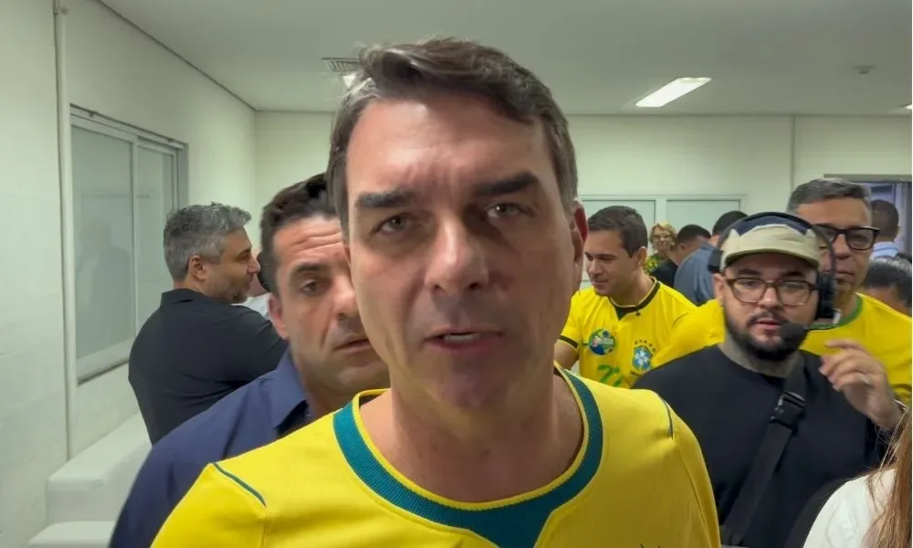 Flávio tenta aproximar campanha da Faria Lima com jantar em setembro
