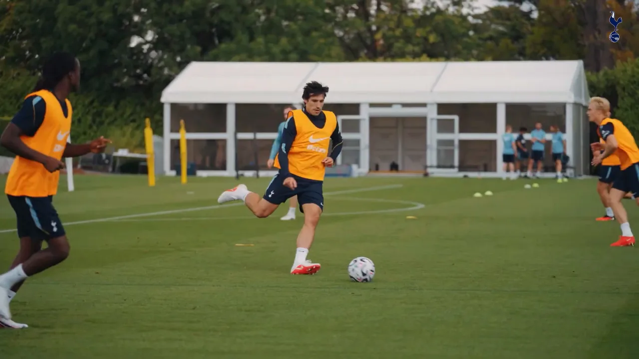 Tottenham treina antes da estreia na Premier League contra o Brentford