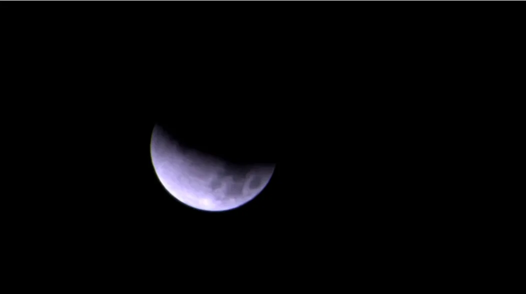 Eclipse lunar com Lua de Sangue é visto pelo Brasil: veja as melhores imagens do fenômeno raro que é destaque no céu noturno