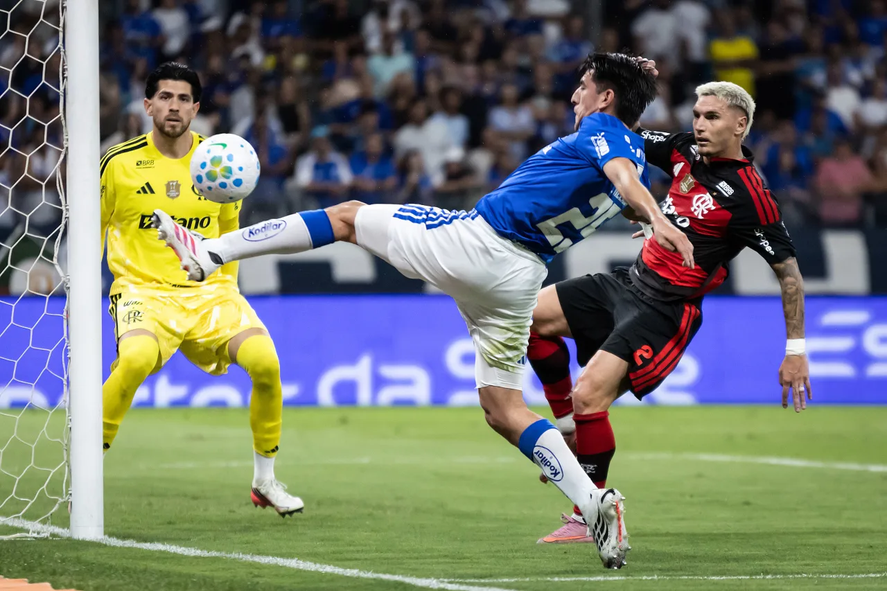 Varela vê Flamengo castigado por não “matar” o jogo contra o Cruzeiro no Mineirão