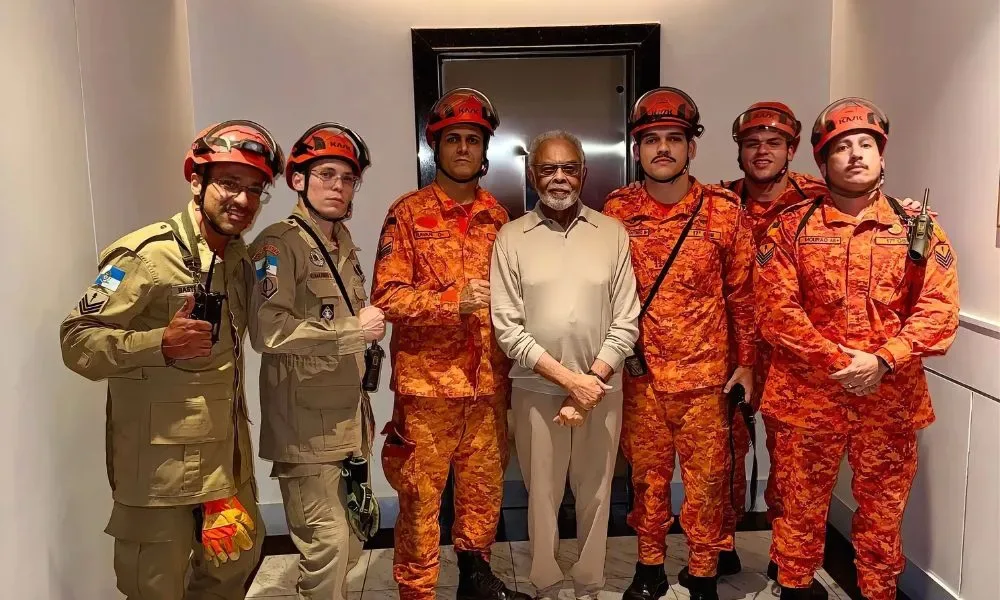 Gilberto Gil fica preso em elevador e é resgatado pelos bombeiros no RJ