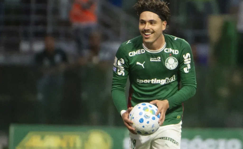 Palmeiras goleia o Vasco e volta a abrir vantagem na ponta do Brasileirão