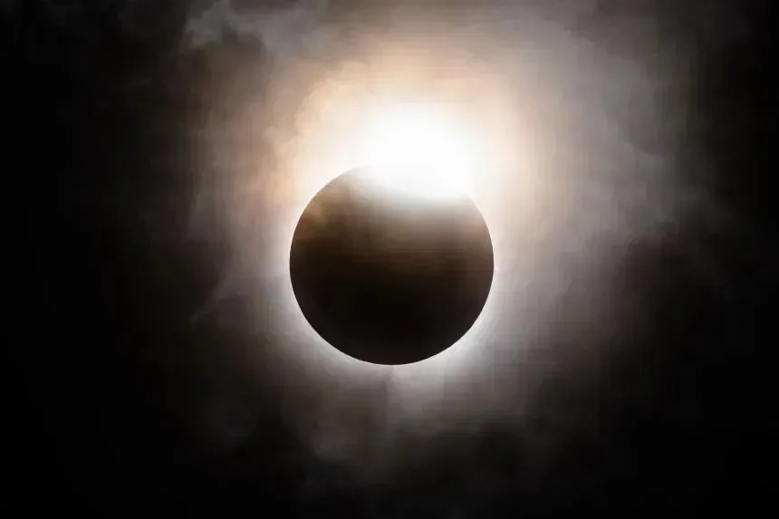 Saiba por que próximo eclipse solar total visível no Brasil será só em 2045