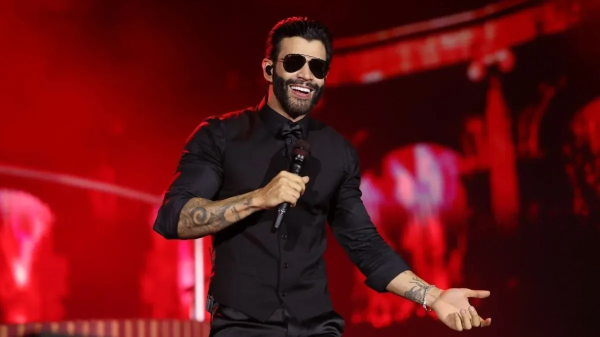 Justiça manda Gusttavo Lima pagar R$ 148 mil por expor telefone em música