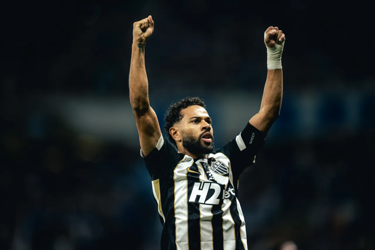 Autor de gol, Renan Lodi valoriza estratégia do Atlético-MG em empate com Cruzeiro