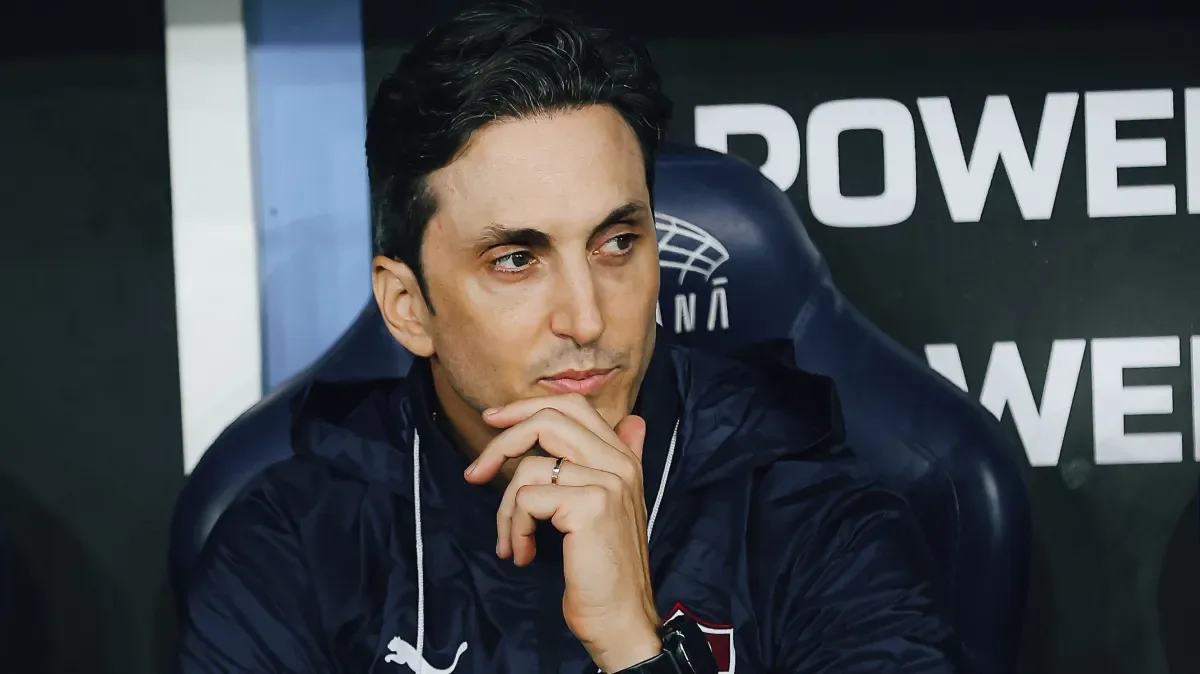 Fluminense demite o técnico Luis Zubeldía