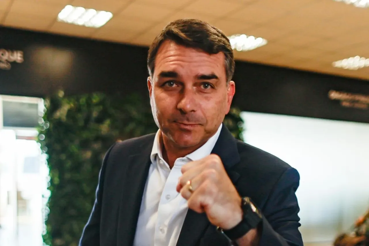 Flávio Bolsonaro amplia equipe econômica com 7 novos nomes