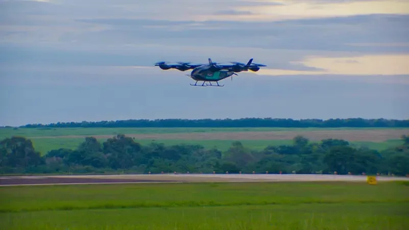 “Carro voador” da Embraer faz 1º voo horizontal e alcança 55 km/h
