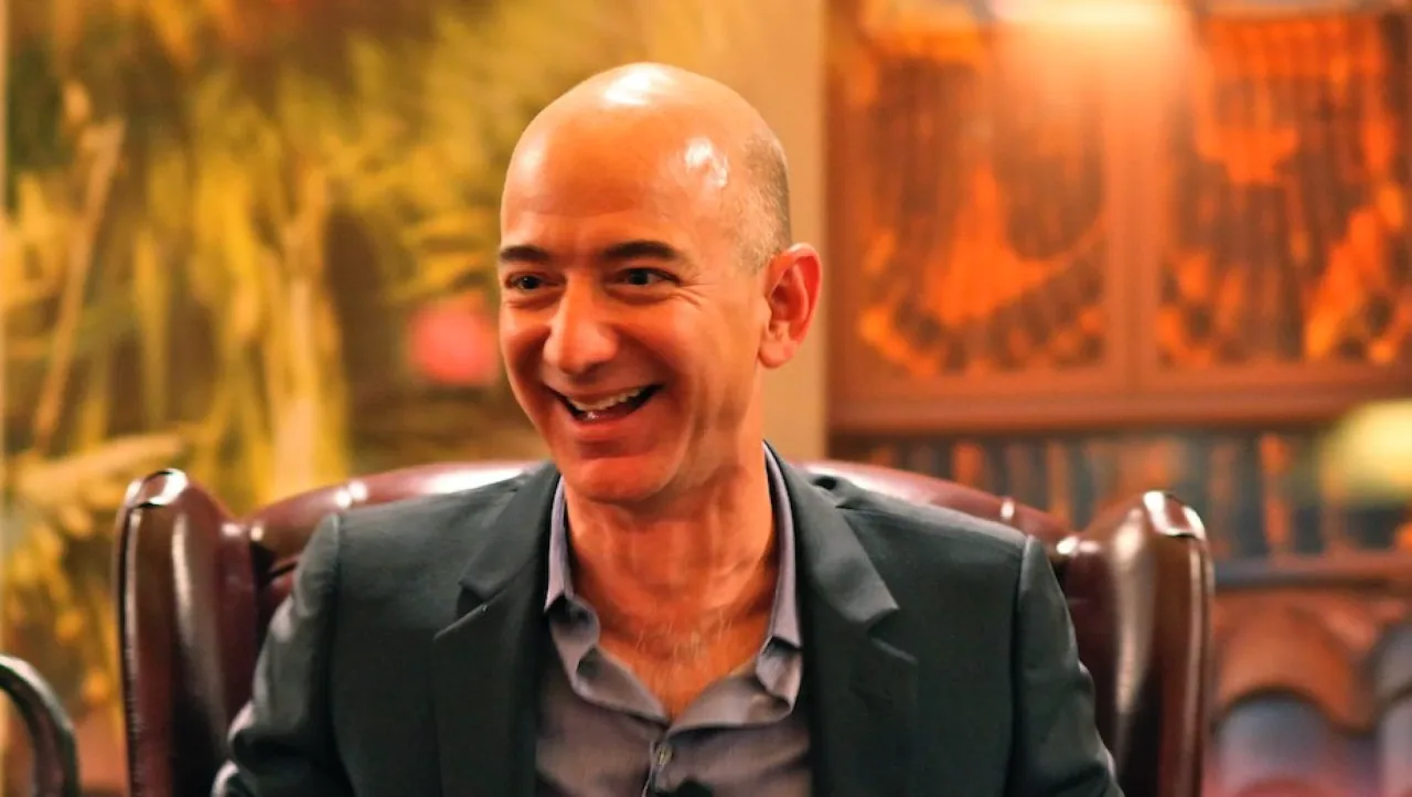 Liverpool anuncia venda de fatia para consórcio com Jeff Bezos