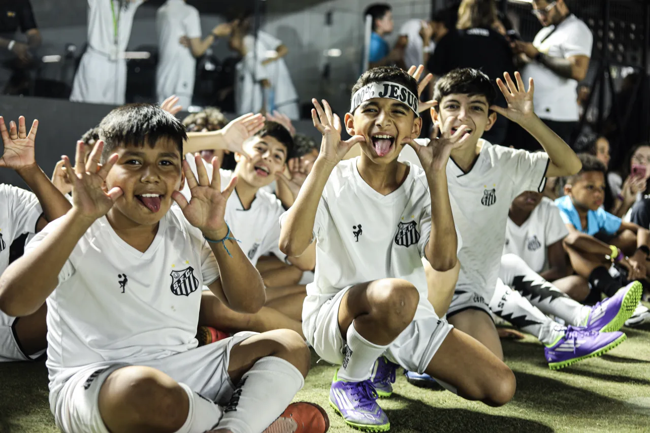 Pesquisa indica que mais da metade da torcida do Santos tem menos de 35 anos