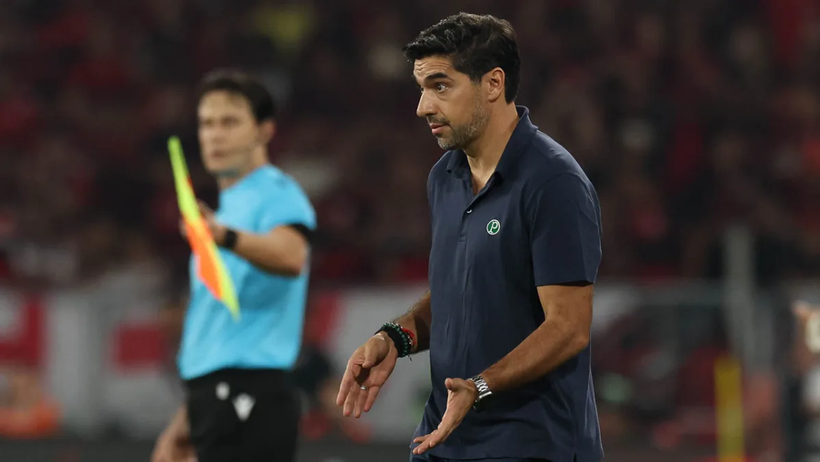 “Estamos todos juntos”, diz Abel Ferreira sobre falha de Carlos Miguel