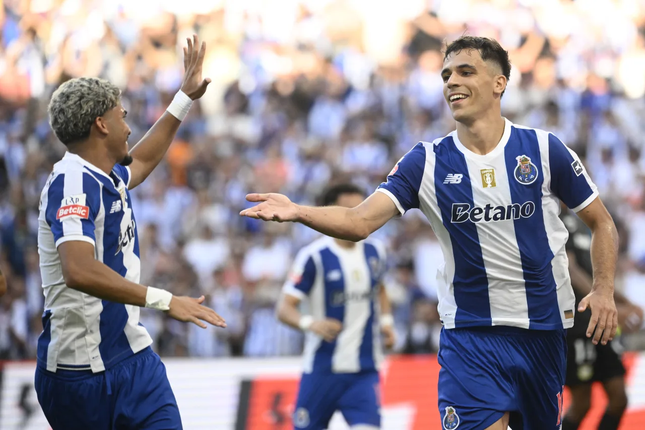 Porto faz dois gols de pênalti e estreia com vitória no Campeonato Português