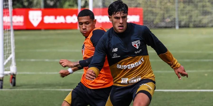São Paulo treina e viaja para enfrentar a Chapecoense pelo Brasileirão