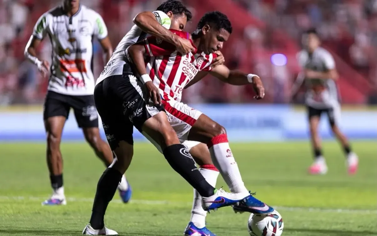 Com um a mais, Náutico vira sobre o Athletic no fim e se afasta do Z4 da Série B