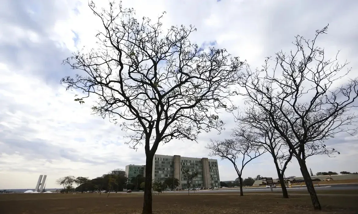 Centro-Oeste tem alerta de baixa umidade para esta terça-feira, 11