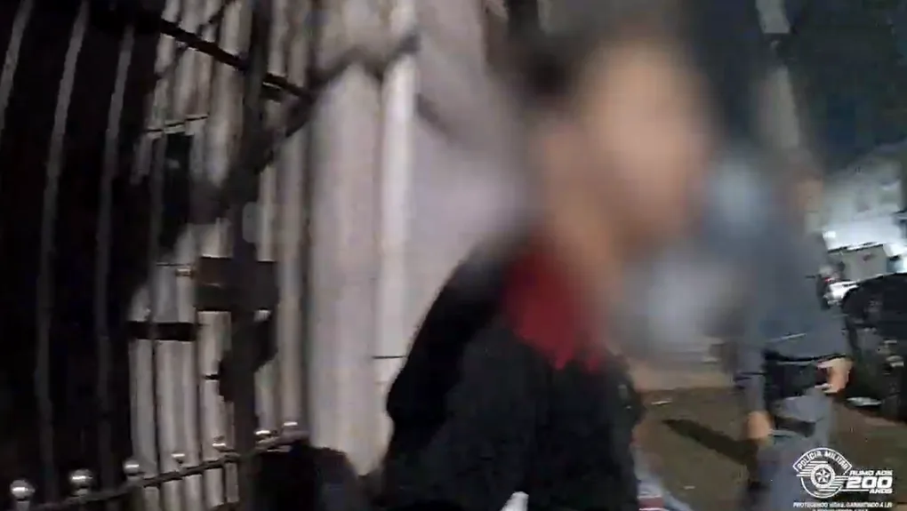 PM prende homem após identificar risco de agressão em SP; veja vídeo