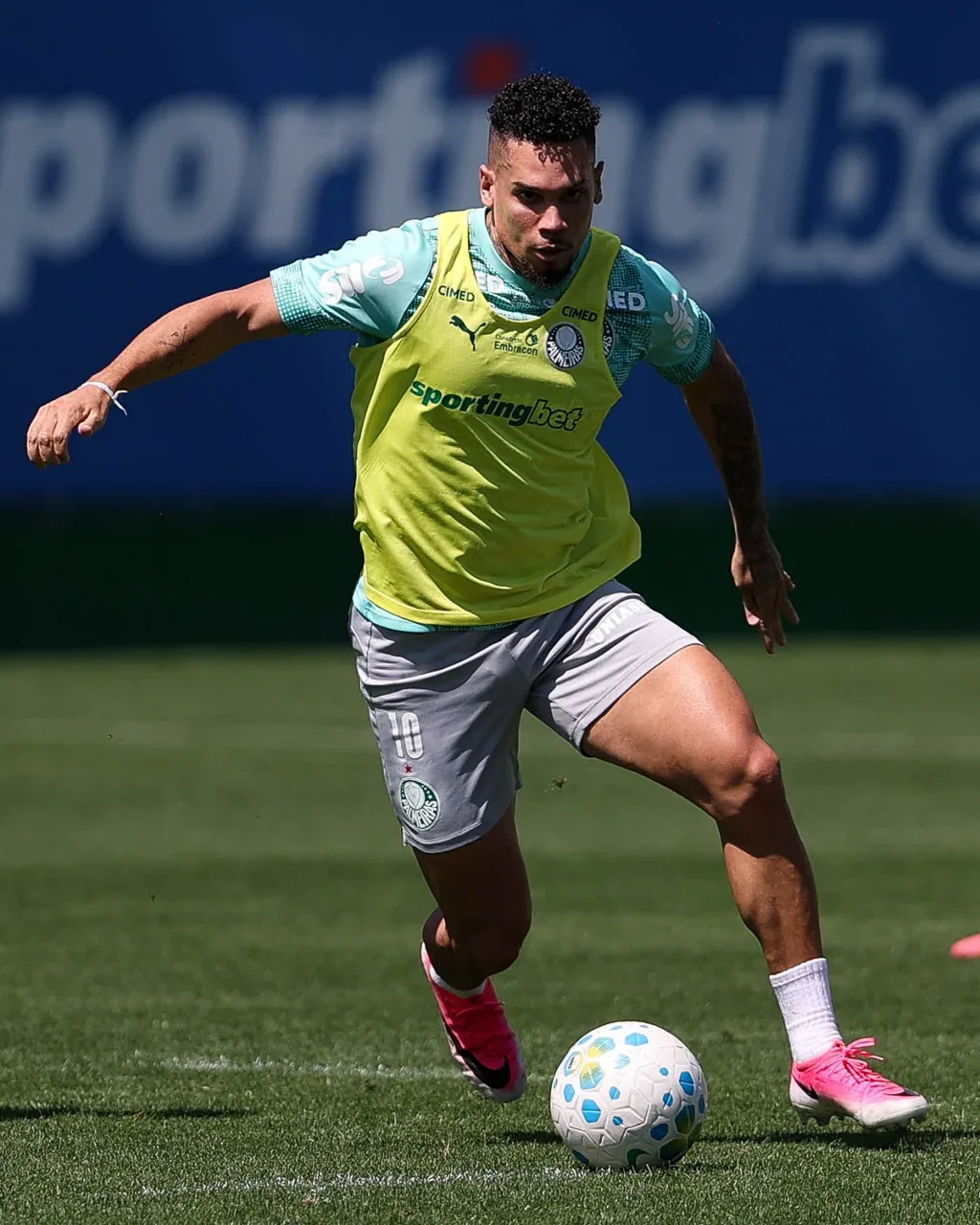 Paulinho sofre nova lesão e desfalca Palmeiras; veja detalhes