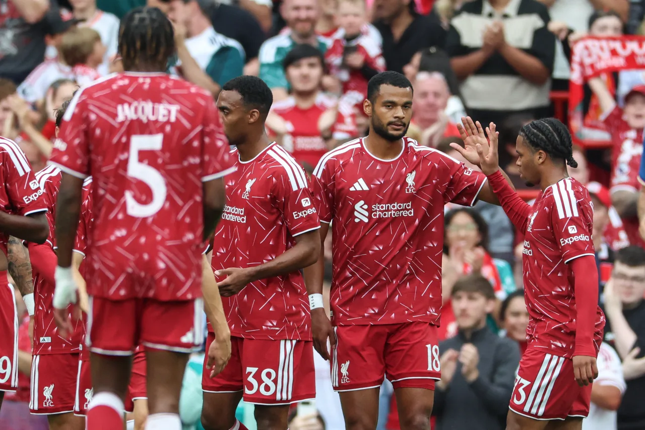 Liverpool vence Como em último teste antes do início da temporada