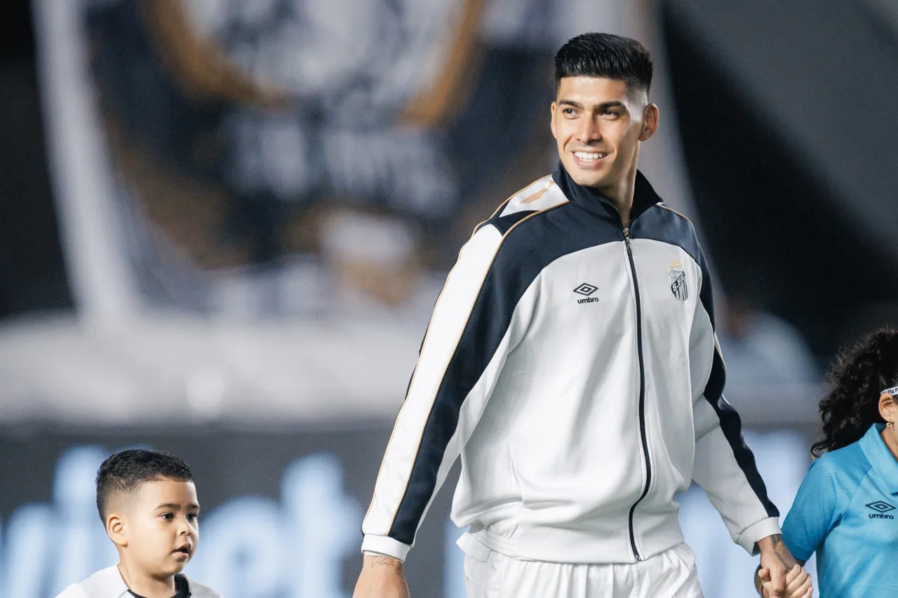 Adonis Frías se despede do Santos após acerto com o Atlas, do México