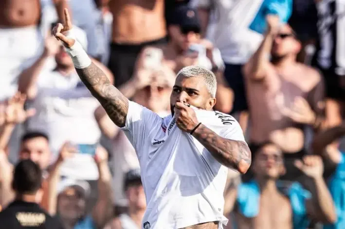 Titular no clássico, Gabigol completa 30 anos; veja fotos do atacante santista