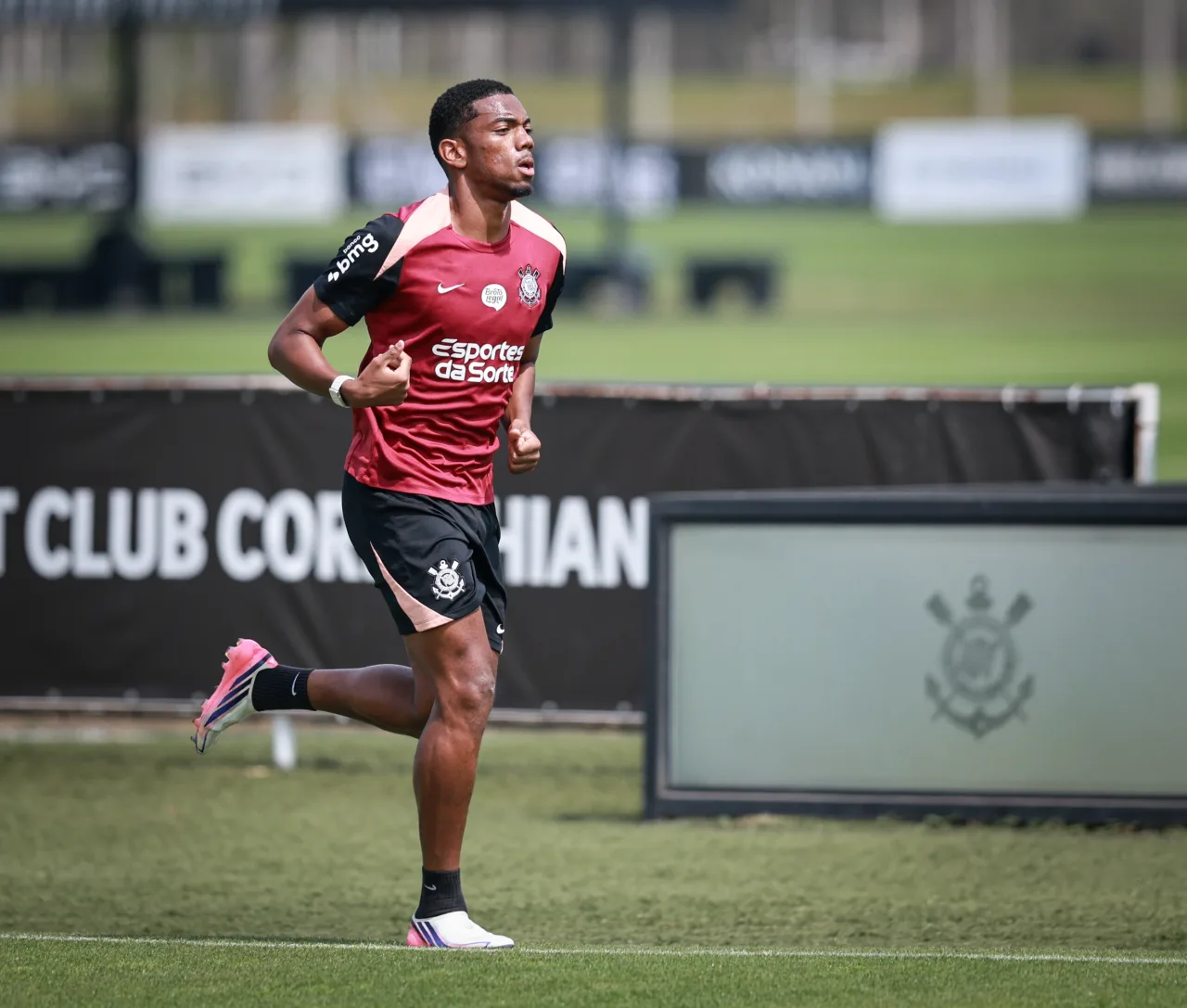 Com André em campo, Corinthians abre preparação para clássico
