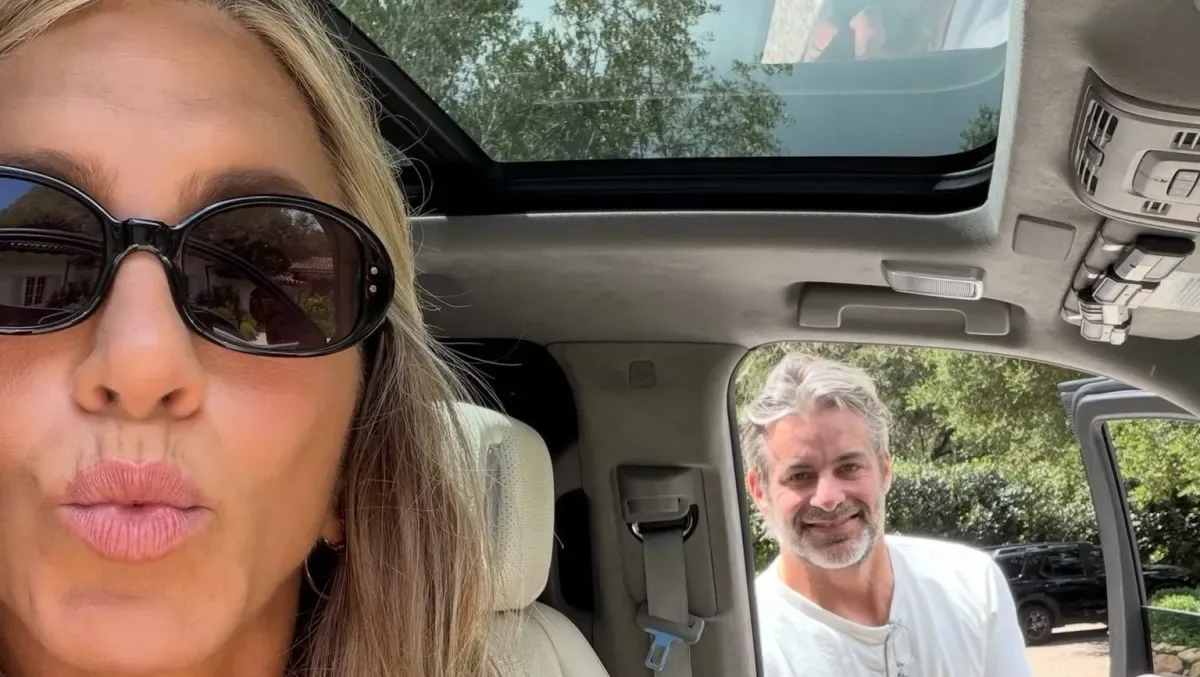 Namorado de Jennifer Aniston diz que foi aceito por elenco de “Friends”