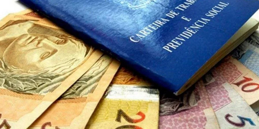 Trabalhadores nascidos em novembro e dezembro recebem abono salarial