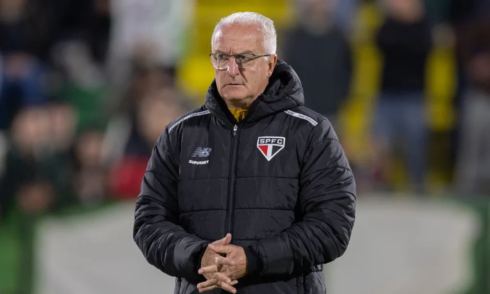 São Paulo bate Bragantino, volta a vencer no Brasileiro após 10 jogos e finda drama de Dorival