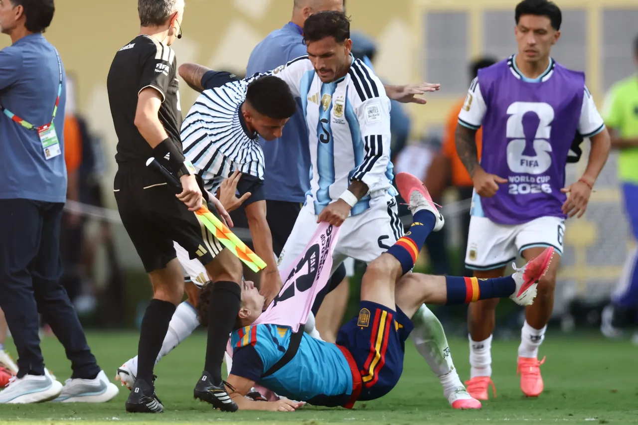 Paredes considera punição da Fifa por incidentes na final da Copa ‘exagerada’