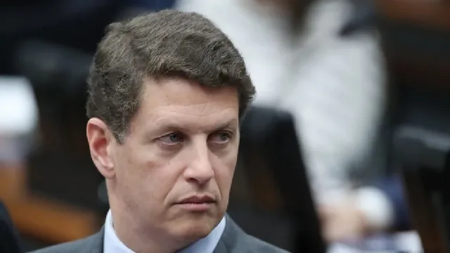 Justiça multa Salles por impulsionar postagem contra André do Prado